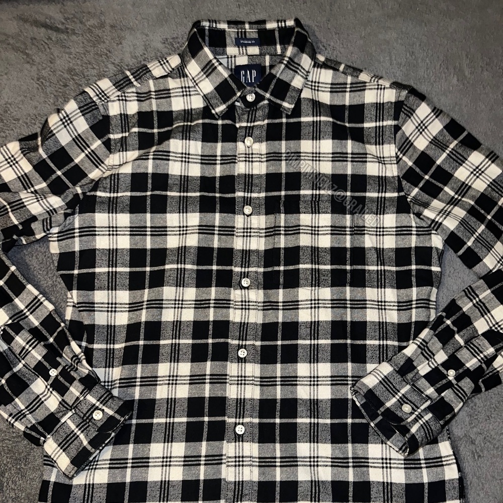 GAP plaid button up shirt (white/black) Small